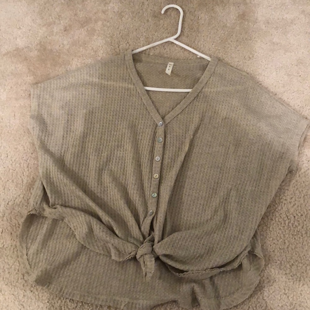 Super cute knot shirt!